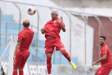 Estudando adversário, atacante Kieza pontua objetivo do Náutico em “neutralizar” Bahia