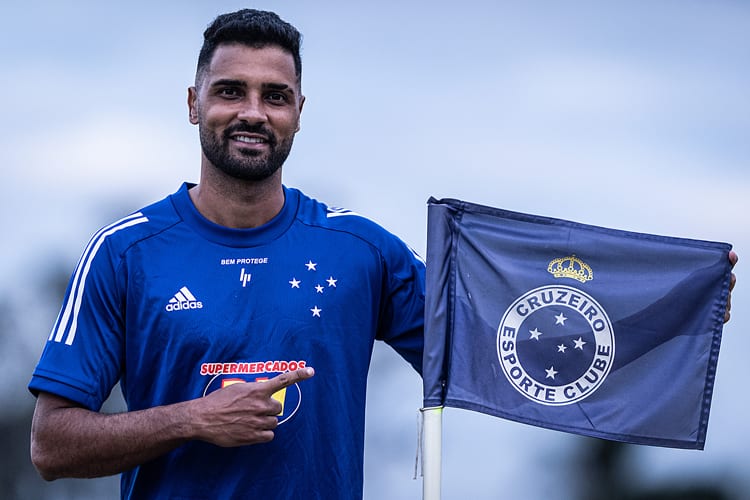 Cruzeiro oficializa contratação de Giovanni, que garante: ‘Enderson sabe utilizar meu lado ofensivo’