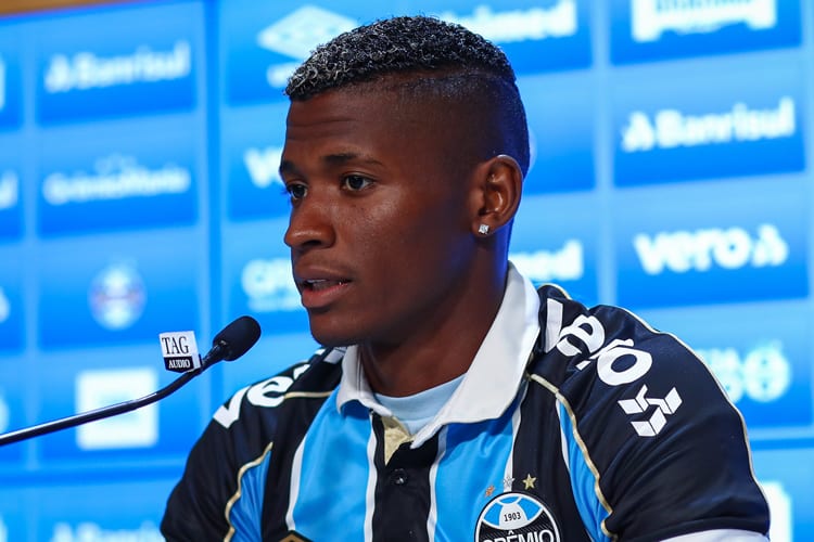 Presidente revela que Cruzeiro buscou retorno do lateral Orejuela, emprestado ao Grêmio