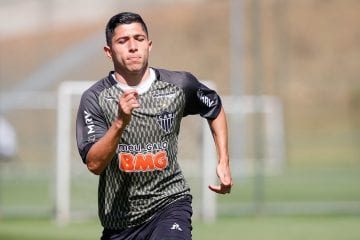 Savarino, do Atlético, revela que precisou tomar injeção para cessar dor no jogo contra o América