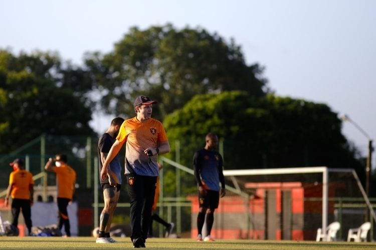Sport deve ter mudanças para enfrentar o Vitória; confira opções de Daniel Paulista