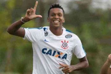 Sem jogar há quase oito meses, Jô vira esperança de gols para o Corinthians