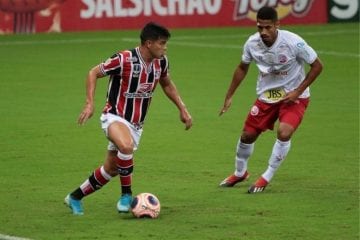 Projetando evolução, Itamar comenta estreia de Derlis Alegre como titular no Santa Cruz