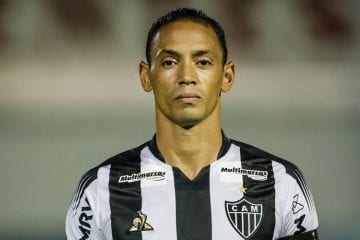 Ricardo Oliveira alega que não recebe salário desde fevereiro e consegue liminar para deixar Atlético