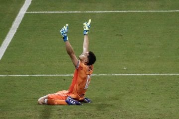 Maycon Cleiton vibra após defesas em pênalti e cita estudo para melhorar rendimento
