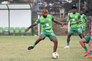 De volta ao América, Messias faz primeiro treino com elenco no Lanna Drumond