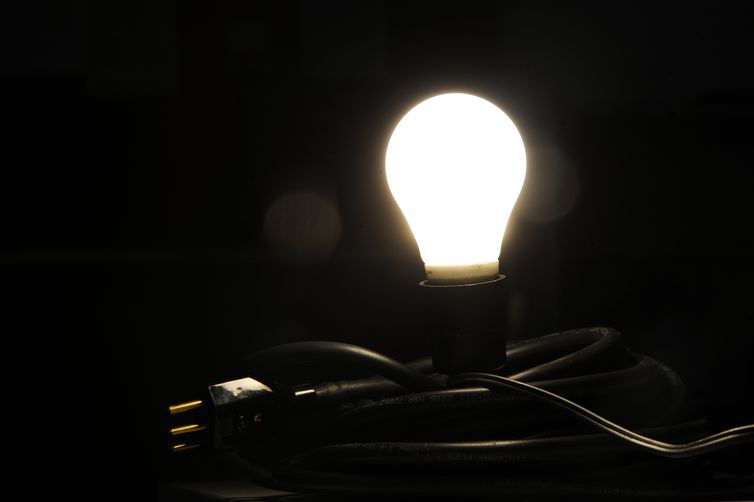 Energia elétrica de inadimplentes pode ser cortada a partir de hoje (3)