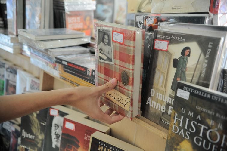 Com atendimento personalizado, pequenas livrarias mantêm vendas