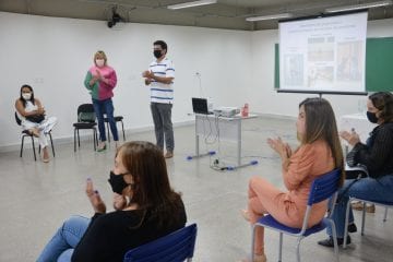 Educação de São Gonçalo oferece yoga em casa e atendimento psicológico online para estudantes 