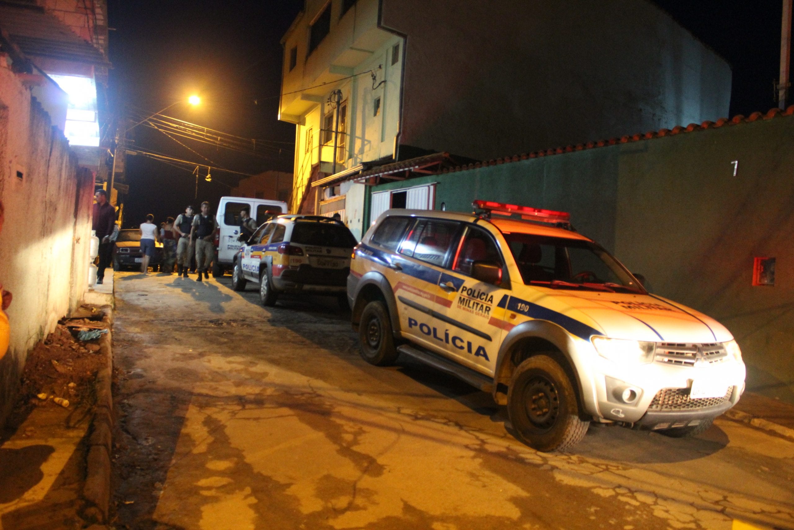 Homens efetuam vários disparos de arma de fogo e mobiliza a PM no Nova Vista