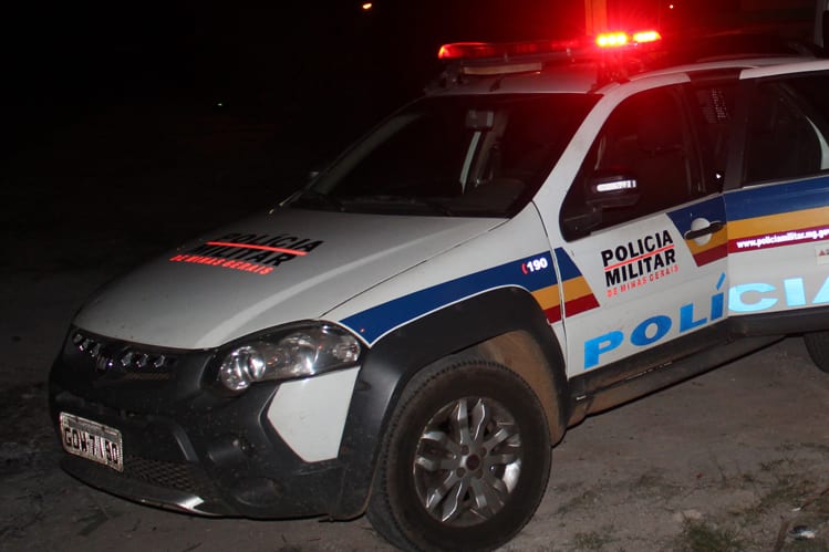 Dupla assalta mulher em ponto de ônibus na Vila São Joaquim