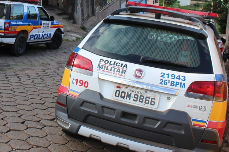 Homem atira contra o ex-marido da companheira em Itabira