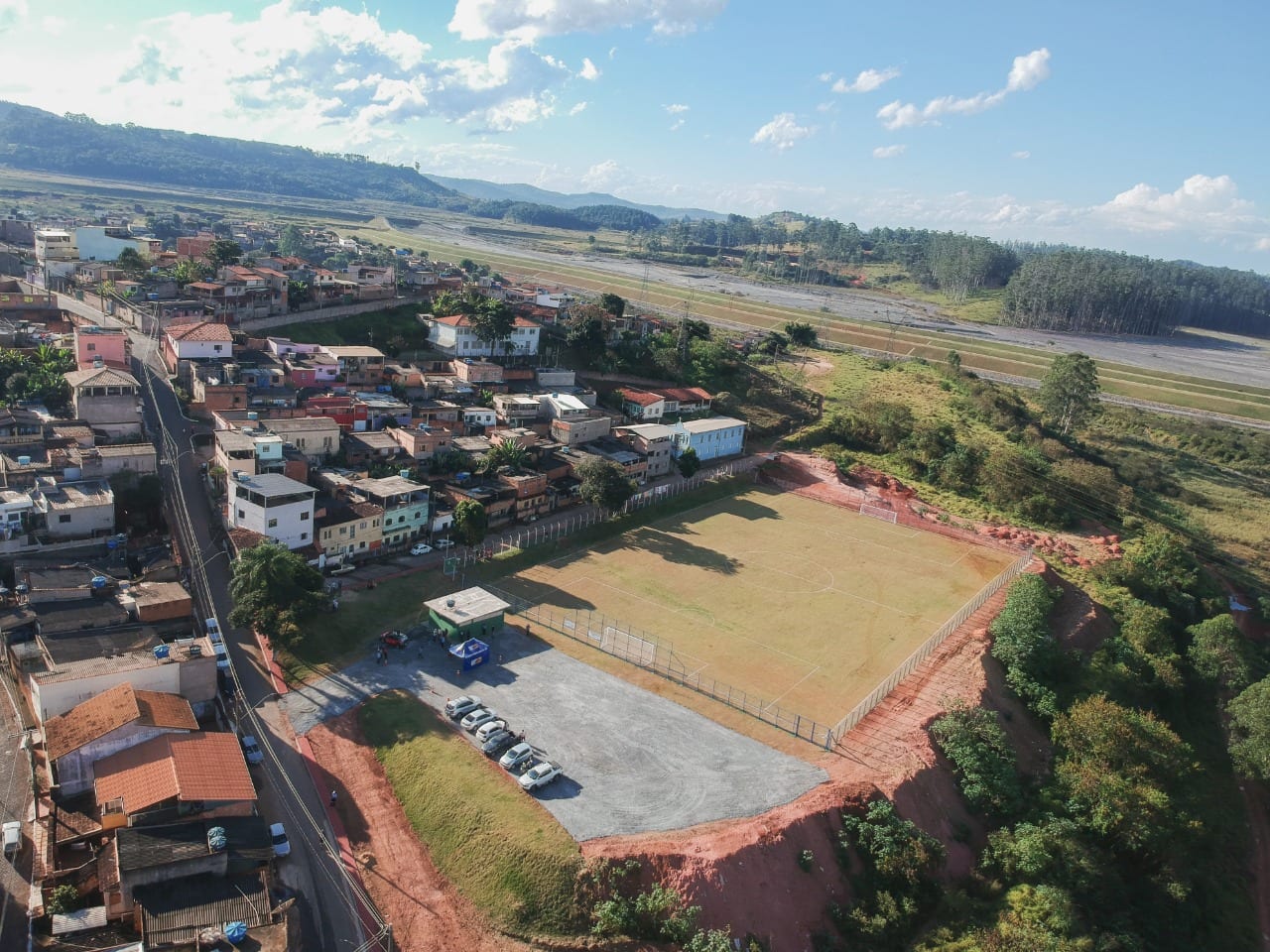 “Acredito na influência do esporte na comunidade”, diz Ronaldo ao inaugurar campo do Nova Vista