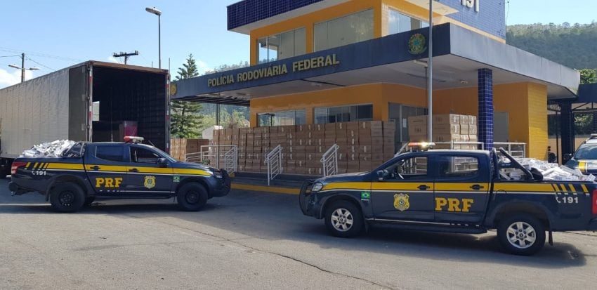 PRF em Monlevade apreende carga de cigarros contrabandeados avaliada em mais de R$1 milhão