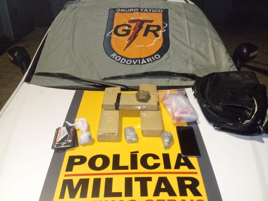 Tático Rodoviário apreende barras de maconha e pedras de crack no Chapada