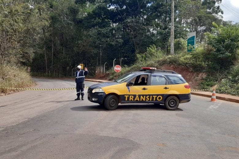 Estrada 105 é interditada para capina neste sábado (18)