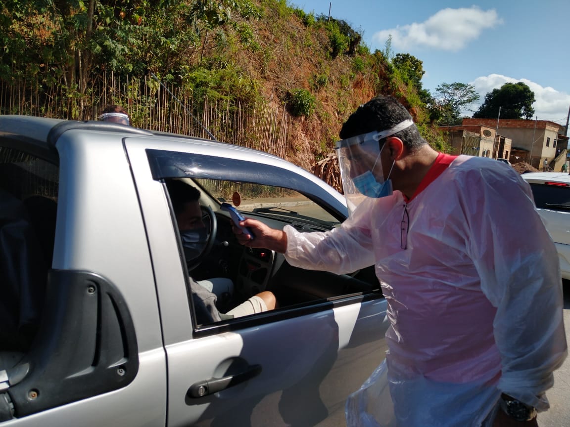 Barreiras sanitárias abordaram 404 veículos no fim de semana em Ipoema