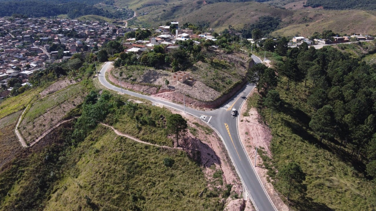 Ronaldo inaugura asfaltamento no Alto da Gaivota e destaca a importância da urbanização do Pedreira