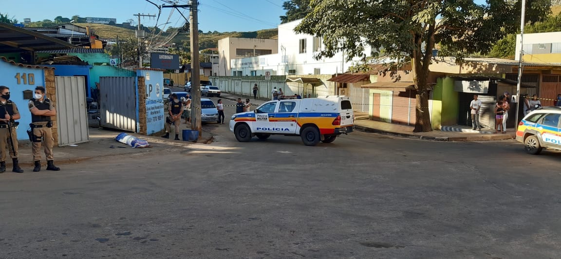 Homicídio aconteceu no bairro Água Fresca, em Itabira - Foto: Thales Benício