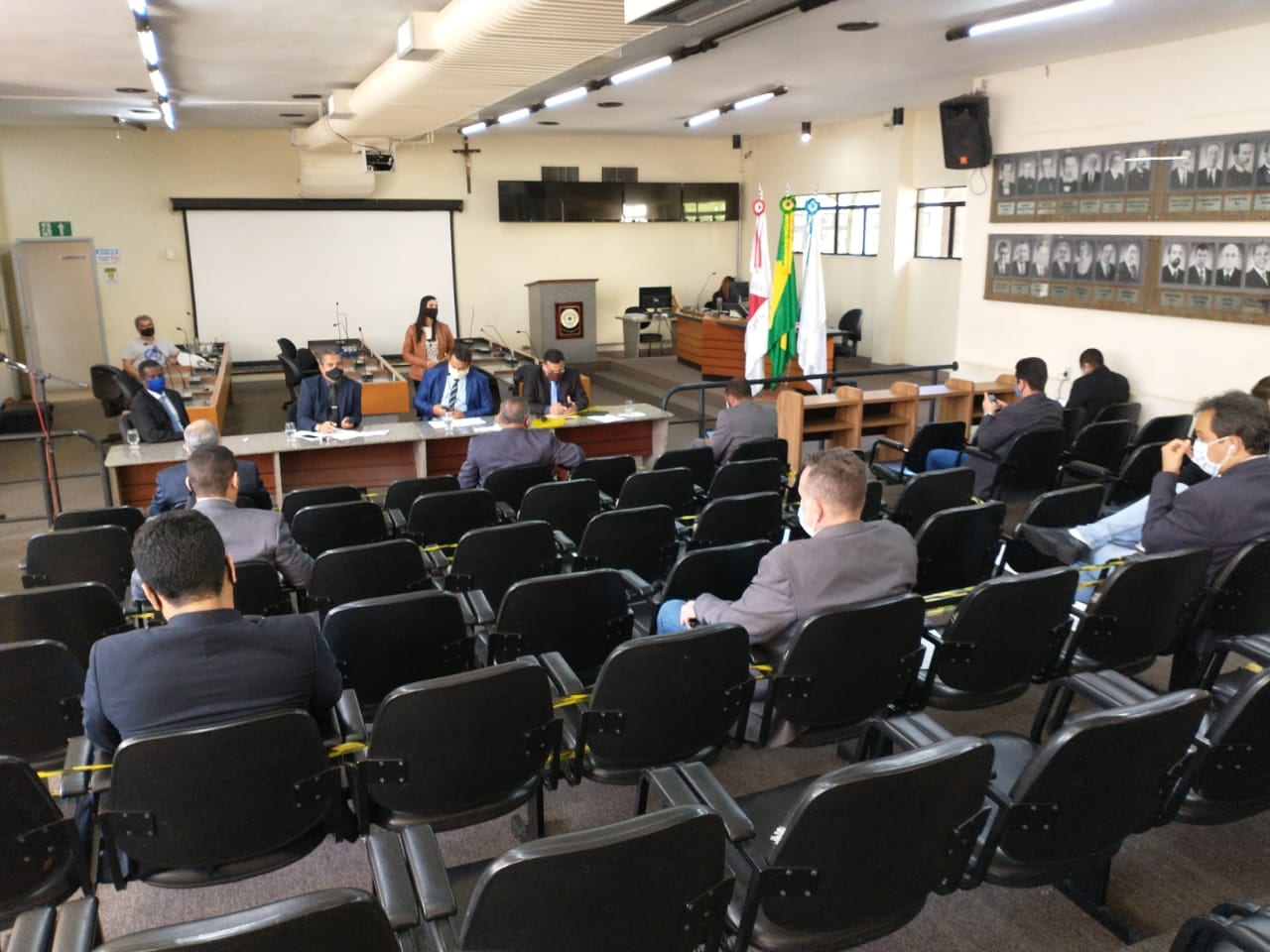 Vereadores e auxiliares serão testados após servidora da Câmara contrair coronavírus