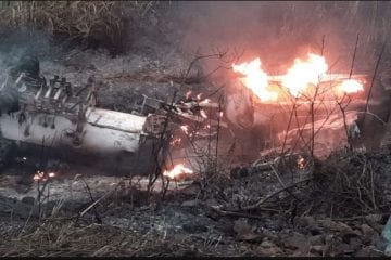 Motorista morre após carreta tombar e pegar fogo em Bela Vista