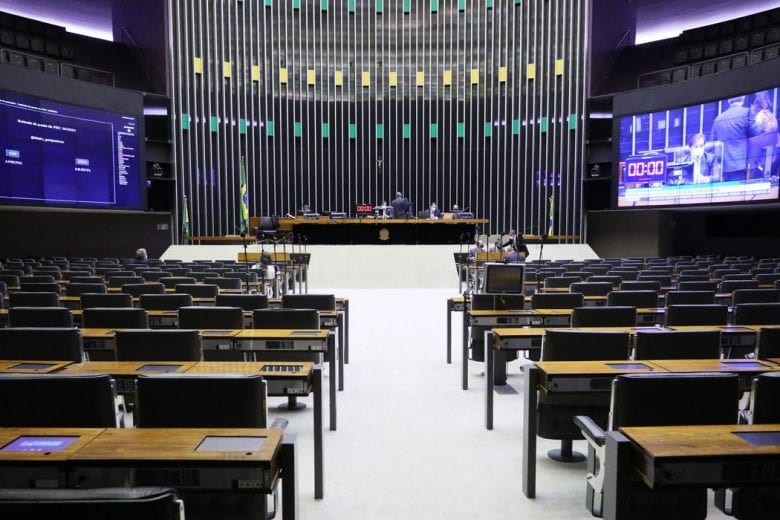 Câmara aprova projeto que impede bloqueio do auxílio emergencial