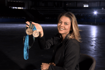 Leila Barros confirma que contraiu covid-19