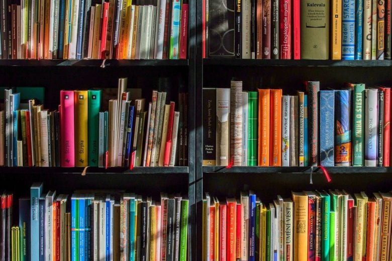ABL firma parceria para distribuição de 4,5 mil livros