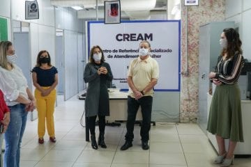 Prefeito e juíza visitam novo centro de atendimento exclusivo à mulher