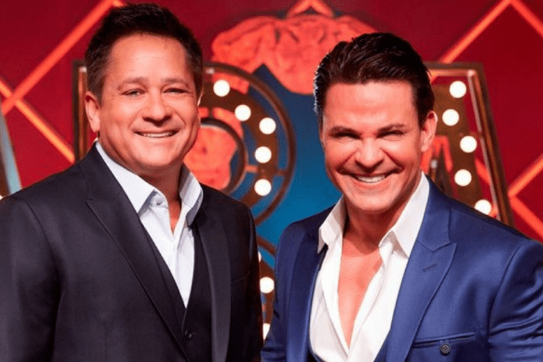 Leonardo e Eduardo Costa aparecem juntos no show Cabaré