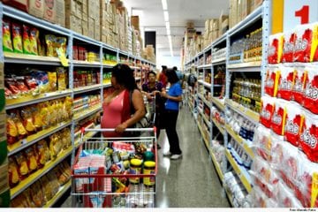 Jovens devem ser compensadas por abordagem vexatória em supermercado