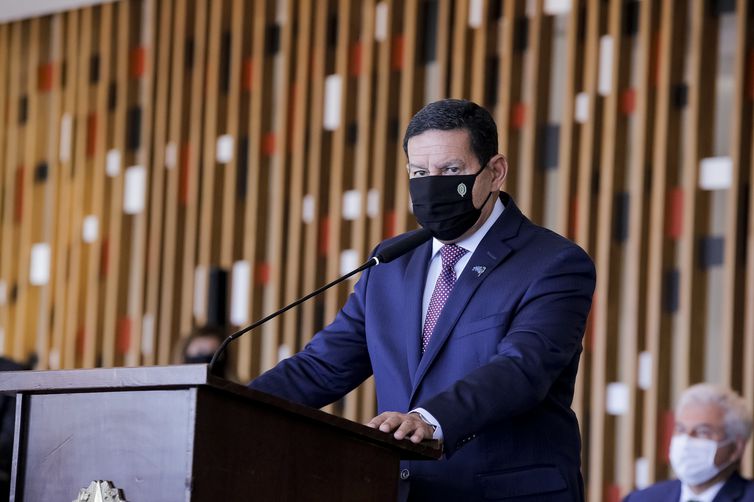 Mourão recebe alta médica e retornará atividades na semana que vem