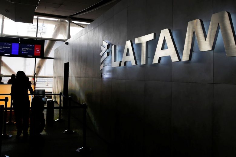 Latam vai demitir 2,7 mil tripulantes