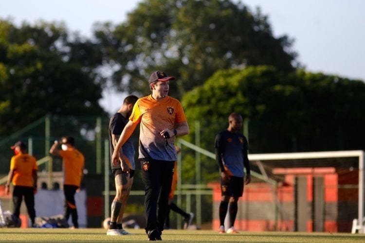 Setor ofensivo, bola parada, jogada aérea e reforços: os ajustes do Sport para Série A