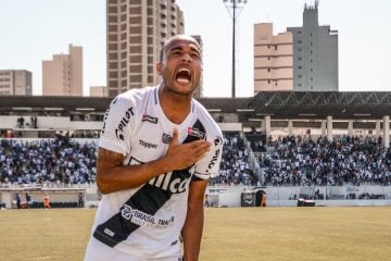 Ponte Preta rescinde contrato com artilheiro Roger e acerta com Luan Dias