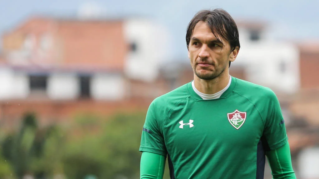 Fluminense acerta renovação de contrato de Matheus Ferraz até junho de 2022
