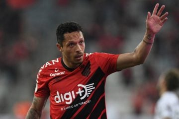 Em comum acordo, Athletico-PR rescinde contrato do lateral Adriano