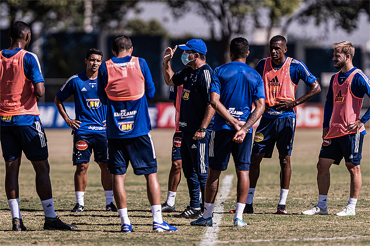 Com seis pontos a menos, Cruzeiro recebe Botafogo-SP e inicia caminhada na Série B