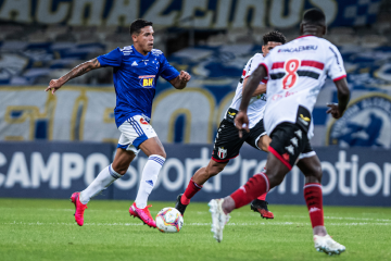 Jadsom, do Cruzeiro, questiona possibilidade de cartão vermelho a Naldo em lance contra Botafogo-SP