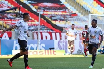 Em grande jogo, Atlético vence atual campeão Flamengo na estreia no Brasileiro