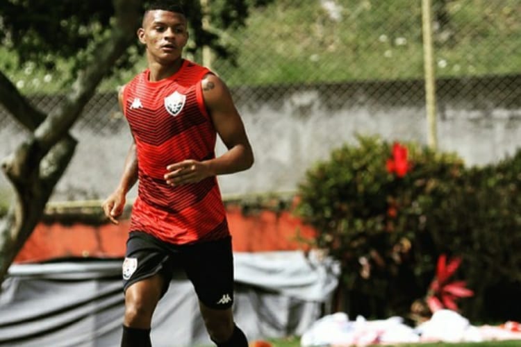 Esperando último acerto do Santa Cruz, Negueba pode viajar para Recife nesta terça