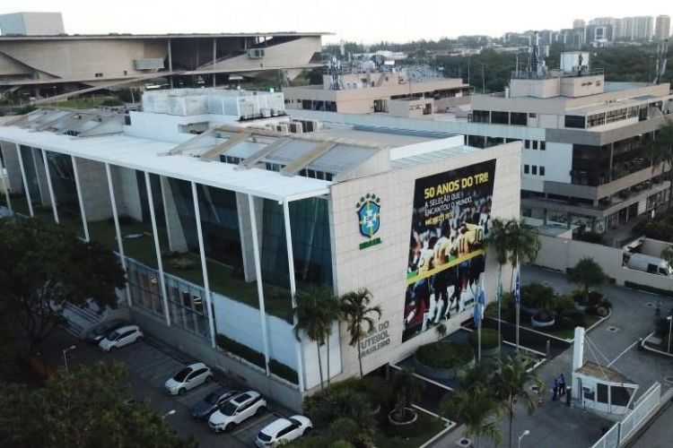 Após queixas de cronistas e da FPF, CBF reitera medidas em jogos contra a Covid-19