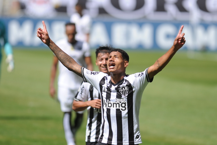 Marrony celebra gols e destaca bom início de ‘caminhada’ do Atlético no Brasileiro