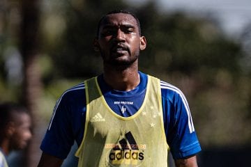 Arthur, do Cruzeiro, testa positivo para coronavírus