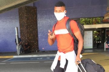 Já no Recife, Negueba aguarda liberação do Vitória para assinar empréstimo com Santa