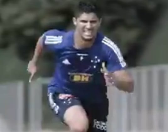 Daniel Guedes mostra rotina de treinos no Cruzeiro e relembra belo gol de falta contra o Atlético