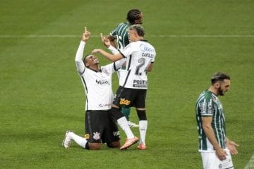 Corinthians vence a primeira e afunda o Coritiba na lanterna do Brasileiro