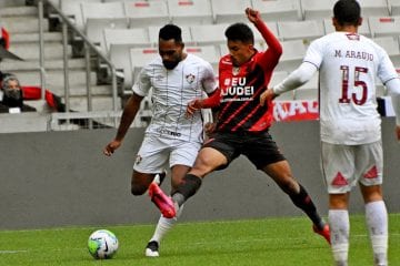 Com gol contra, Flu ganha por 1 a 0 e impõe a 3ª derrota seguida ao Athletico-PR
