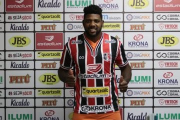 Com aval de Itamar e parceria de Tinga, Didira e Chiquinho, Elivelton se apresenta no Santa