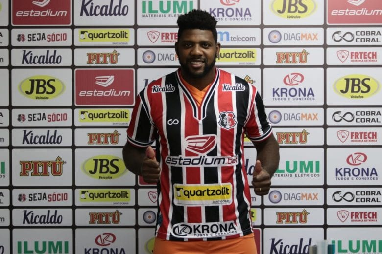 Com aval de Itamar e parceria de Tinga, Didira e Chiquinho, Elivelton se apresenta no Santa